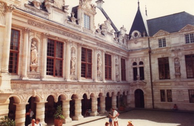 Cour de l'Hôtel de Ville